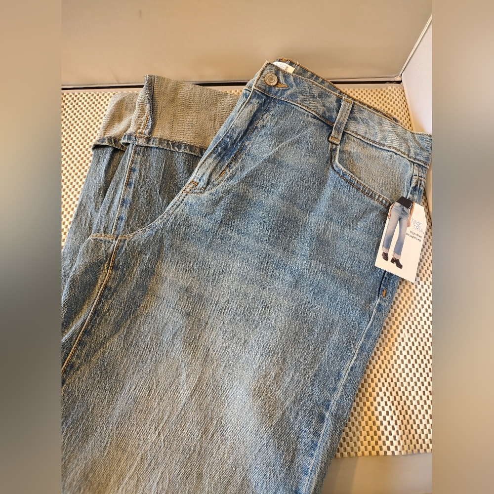 Time and Tru Women's Size 14 High Rise Straight Jeans w/Cuffs Light Wash NWT - Picture 5 of 6